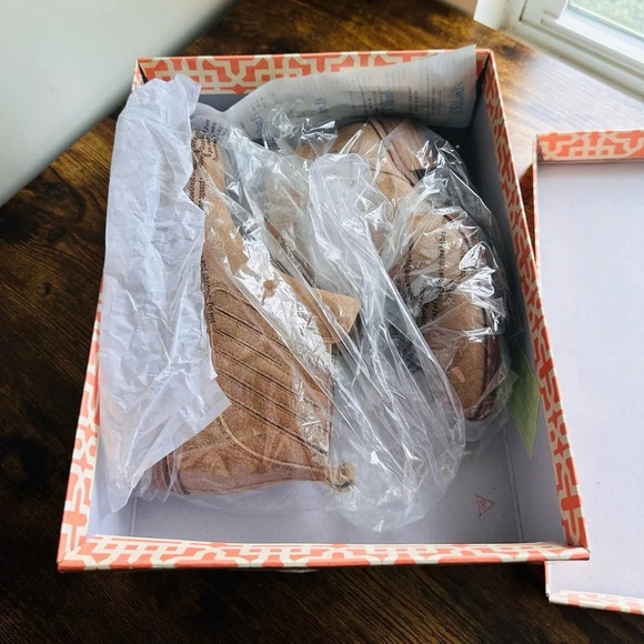 Gianni Bini Stand-Bye Suede Ankle Boots - Size 5.5 Sahara Sand - Like New - Picture 4 of 14